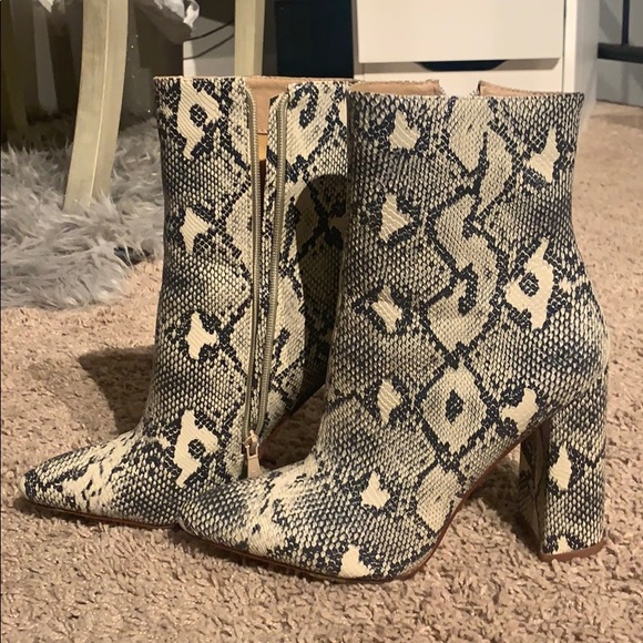 snake skin booty